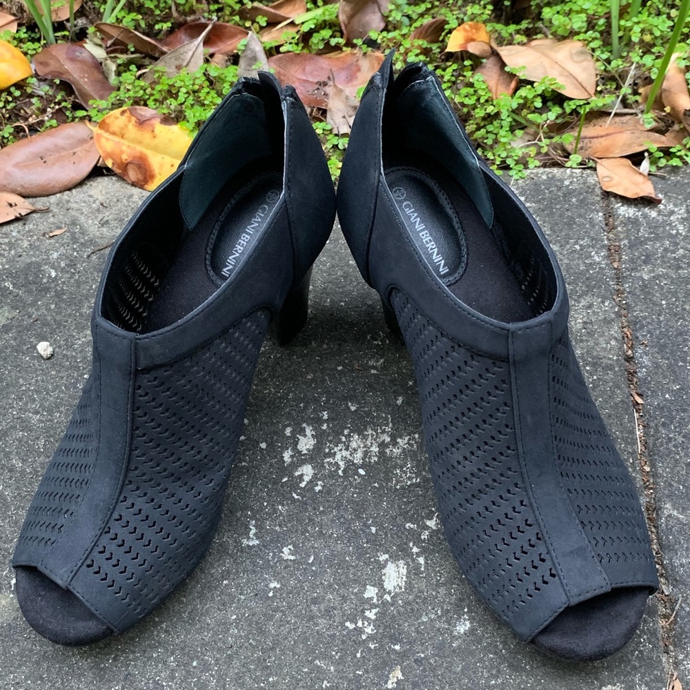 Giani Bernini ankle booties